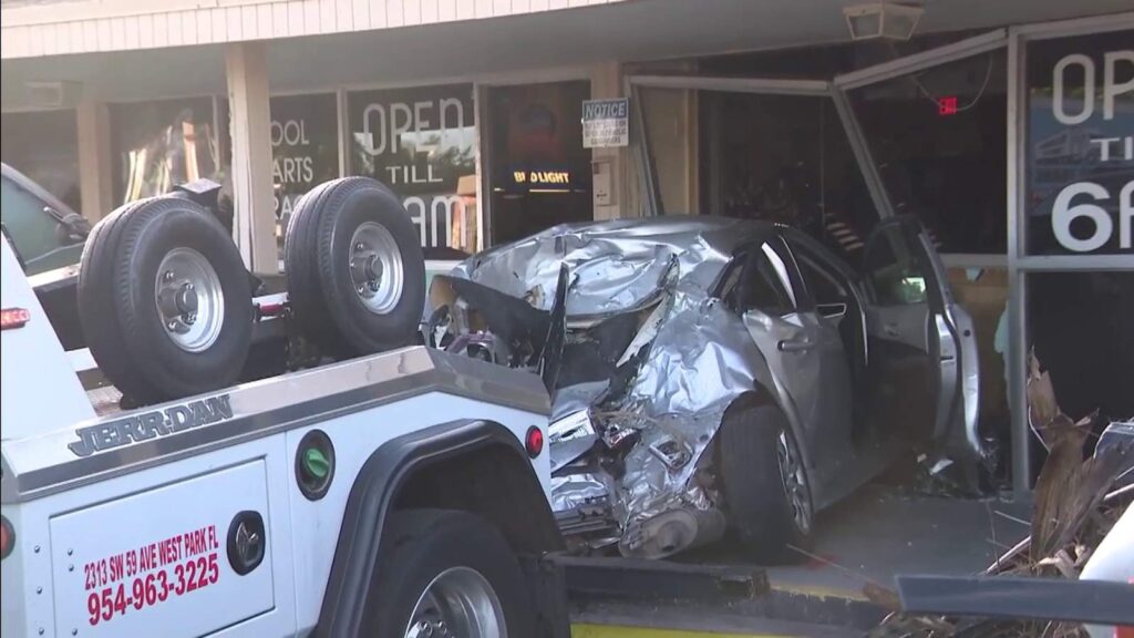 crashes into Pembroke Park shopping