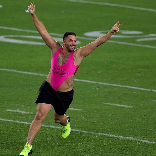 SUPER BOWL STREAKER CLAIMS HE WON $375,000 FOR STUNT