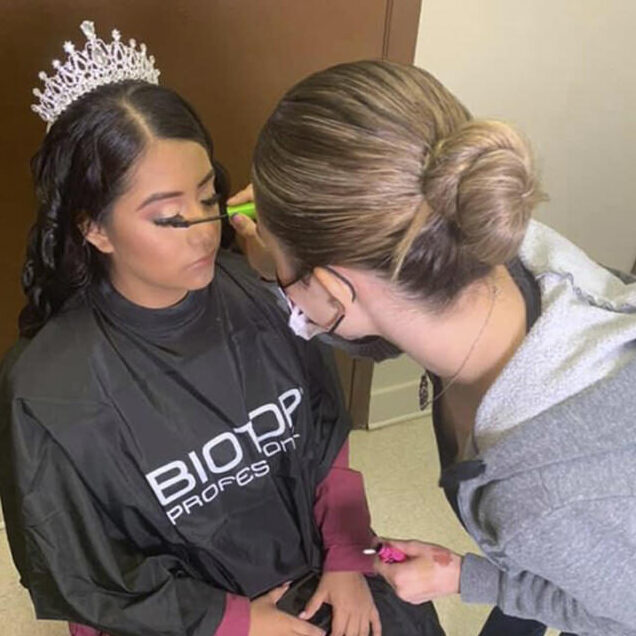 Miami women surprise homeless teen with magical quinceañera