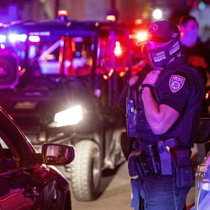 Police arrest 19-year-old after scuffle with officers in Miami Beach; fight breaks out in same area hours later