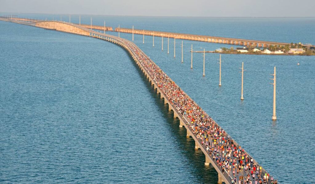 1,000 runners take to Keys’ Seven Mile Bridge for annual race after last year’s cancellation