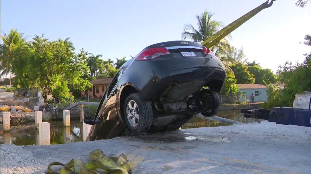 Off-duty officer saves woman after car plunges into El Portal canal