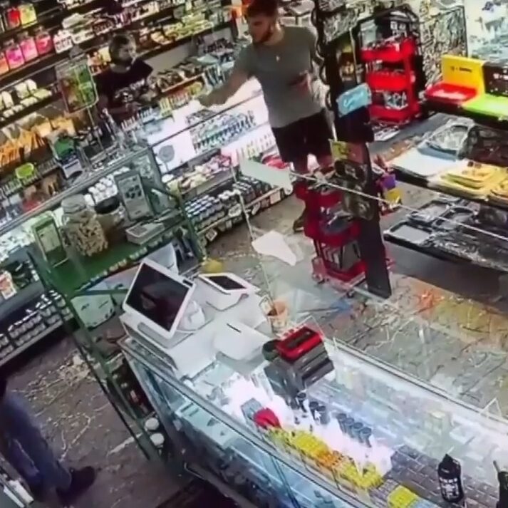 Man rants at Miami store employees when asked to leave for not wearing mask