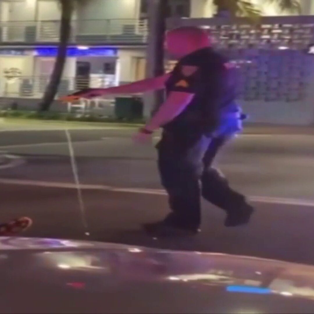 Police: Tourists tased in Miami Beach after 1 struck cop car with glass bottle